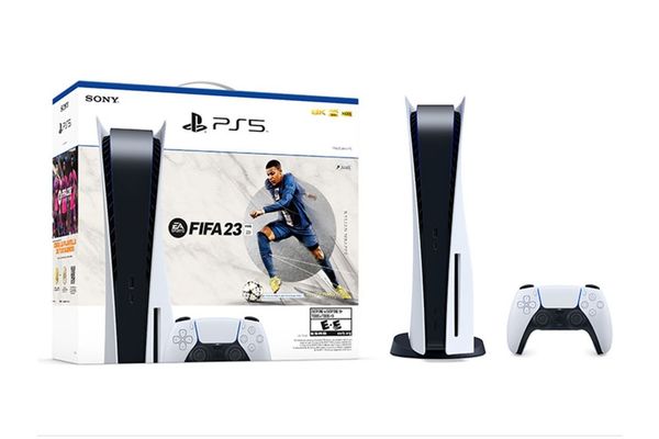 Consola Sony PS5 Standard 825GB con joystick y Juego FIFA 23 en