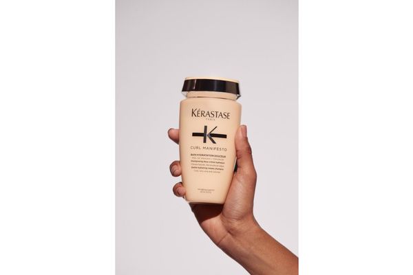 shampoo cremoso KÉRASTASE Bain Hydratation Curl Manifesto 250ml en Itau